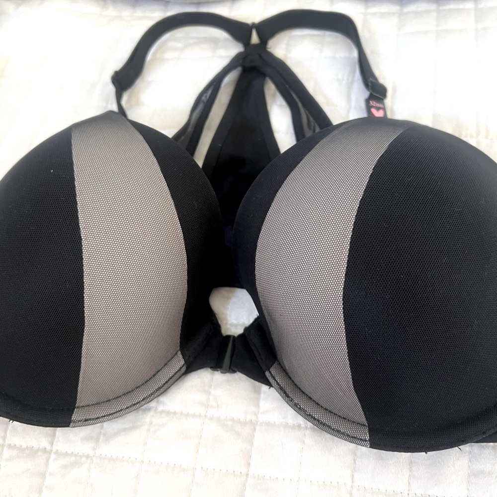 NWT Victoria Secret 32DD, Black with platinum lace T-Back pullover
